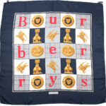 Apaszka jedwabna Burberry Nova Check (w wersji granatowej)