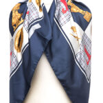 Apaszka jedwabna Burberry Nova Check (w wersji granatowej)