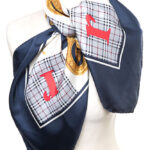 Apaszka jedwabna Burberry Nova Check (w wersji granatowej)